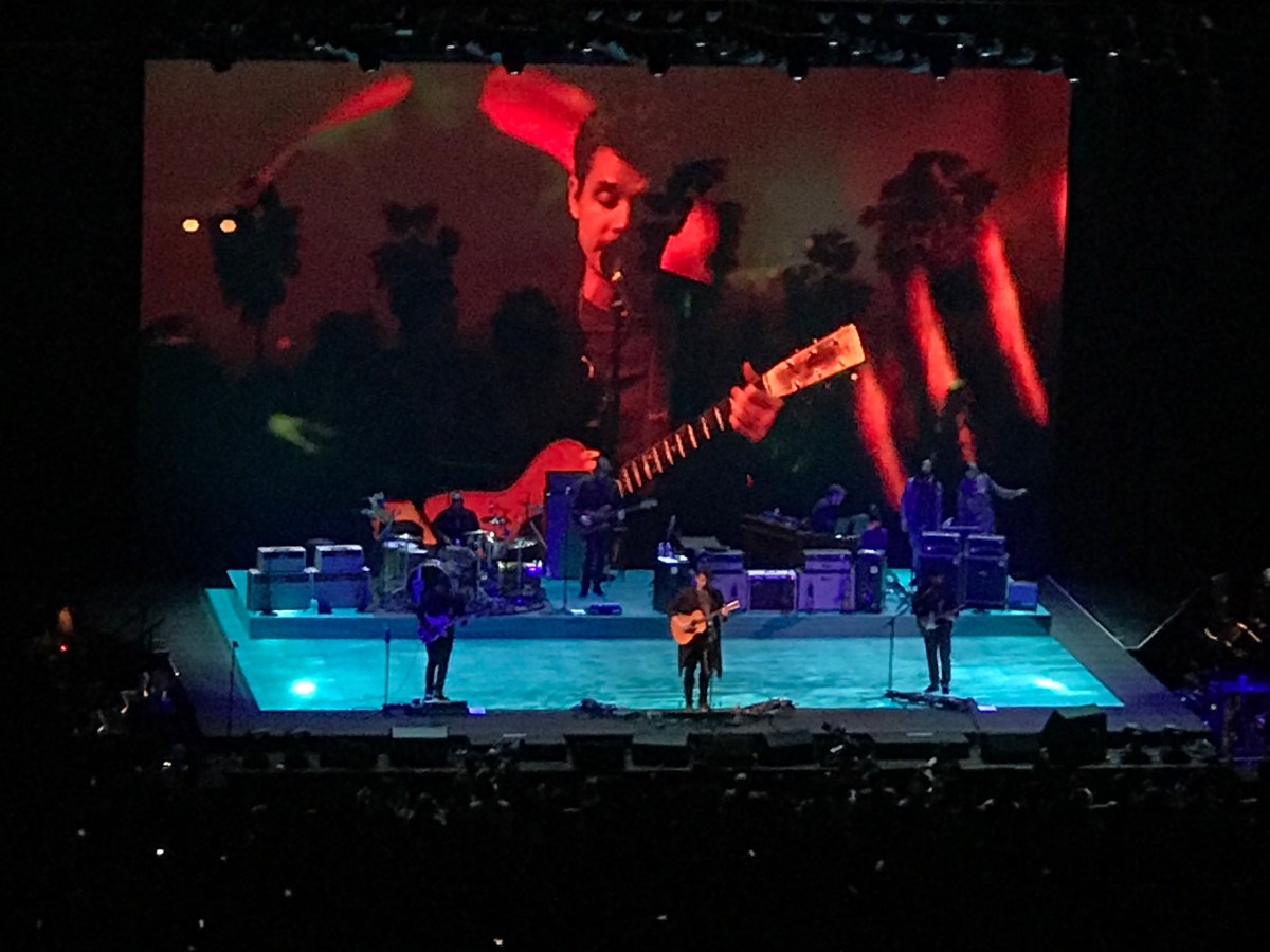 to the girl who went to the john mayer concert alone (+ why I admire&nbsp;her)